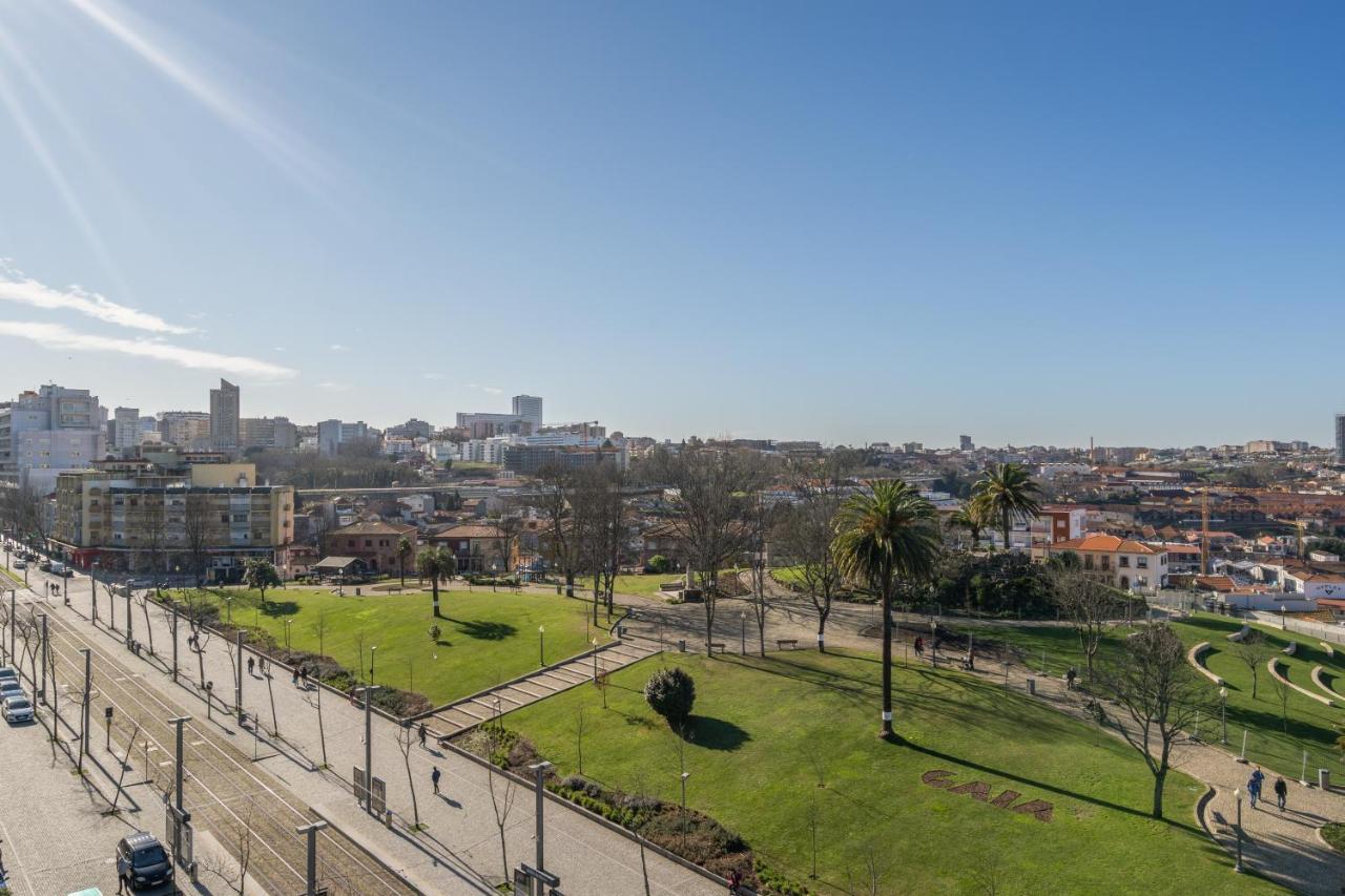 Host Wise - Lovely Bright Flat - Instaworthy City View فيلا نوفا دي غايا المظهر الخارجي الصورة